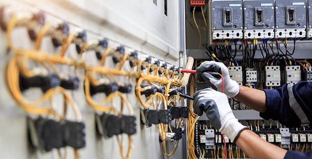 Professional Electrician technician working in Morristown, IN